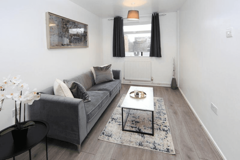 Donnington | 3 Bedroom | Free Parking |1