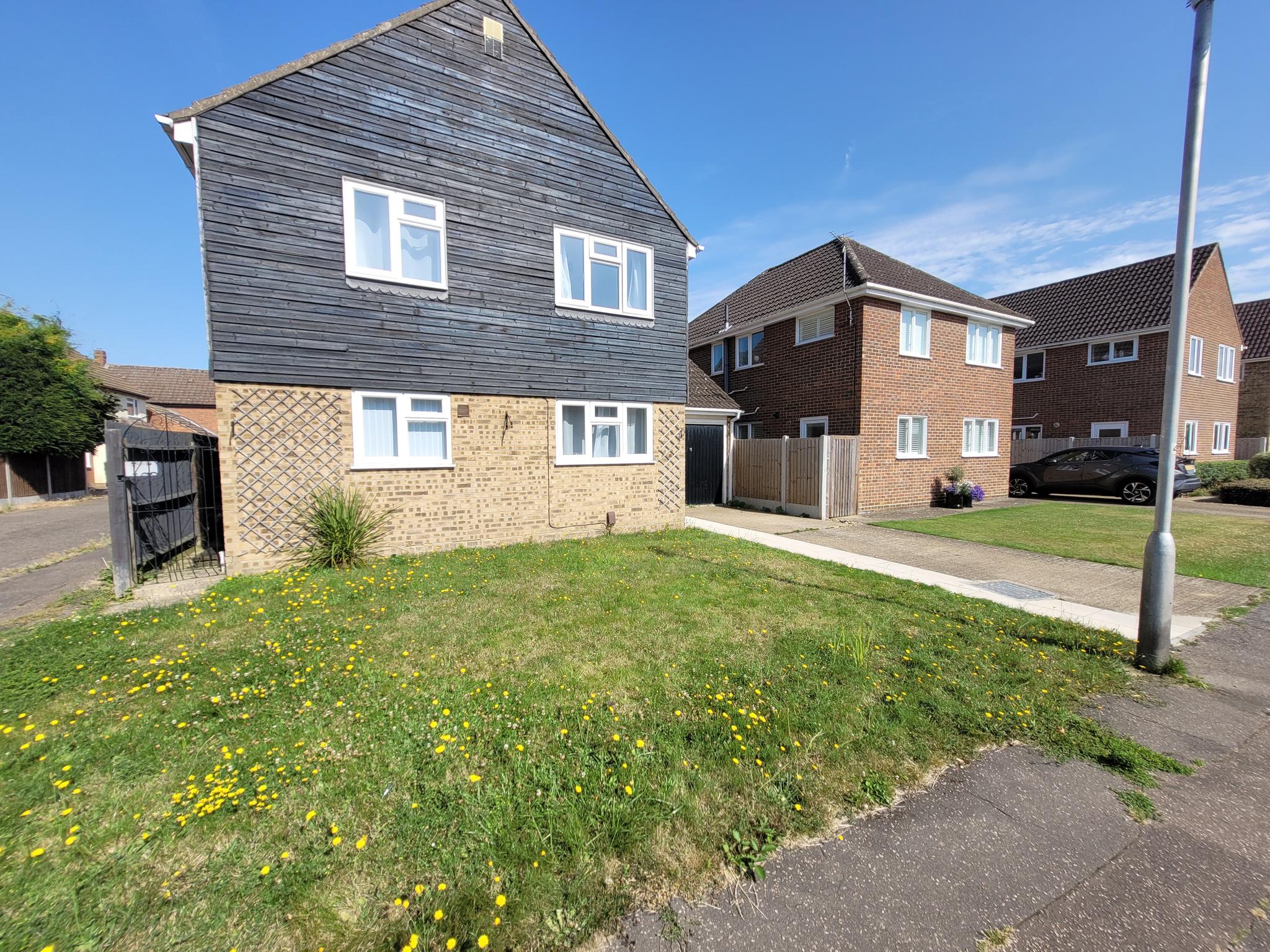 Spacious 4 bedroom house close to all the main activities in Colchester
