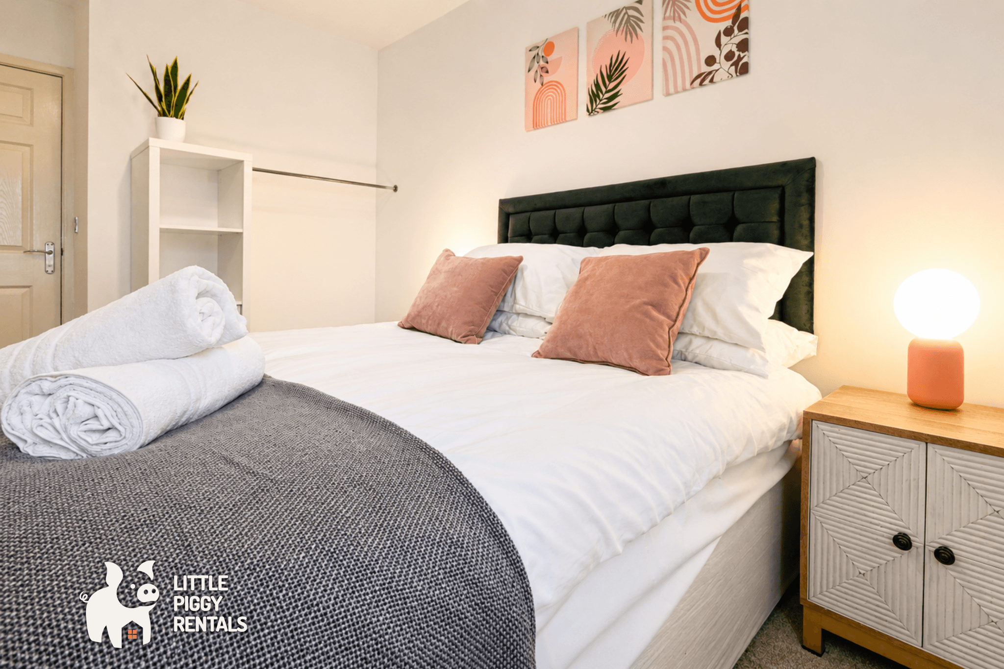 Modern Balcony Flat | Parking, Quiet, Fast Wi-Fi4