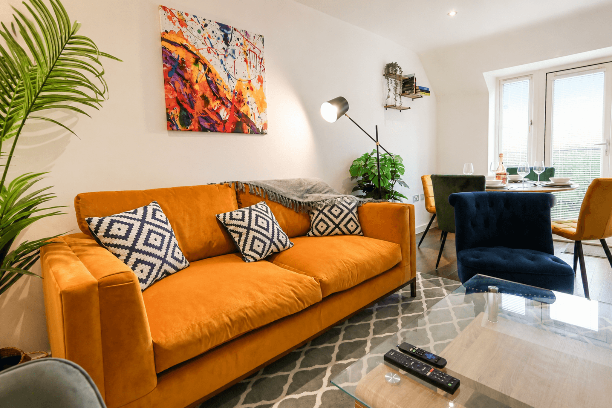 Modern Balcony Flat | Parking, Quiet, Fast Wi-Fi
