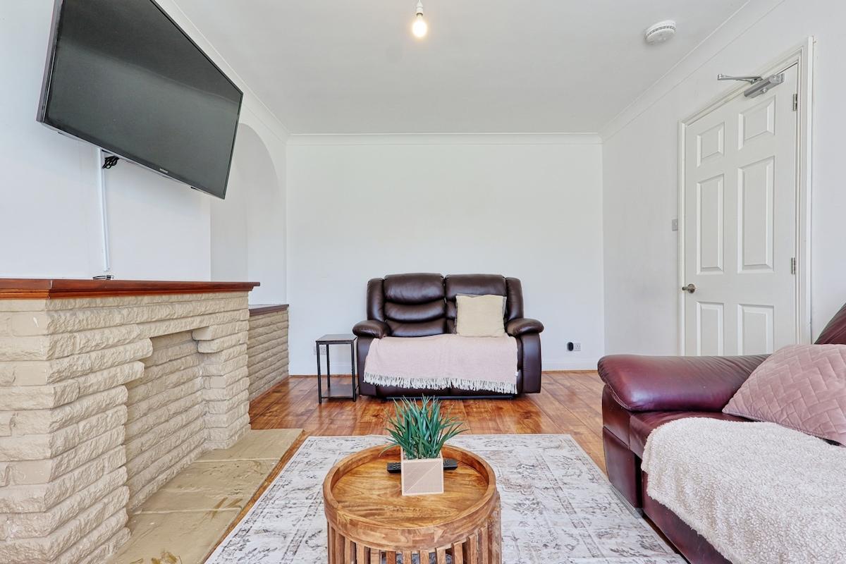 Bright & Spacious 2BR Retreat in Tilbury2