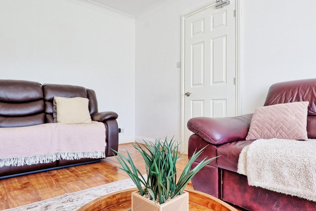 Bright & Spacious 2BR Retreat in Tilbury3