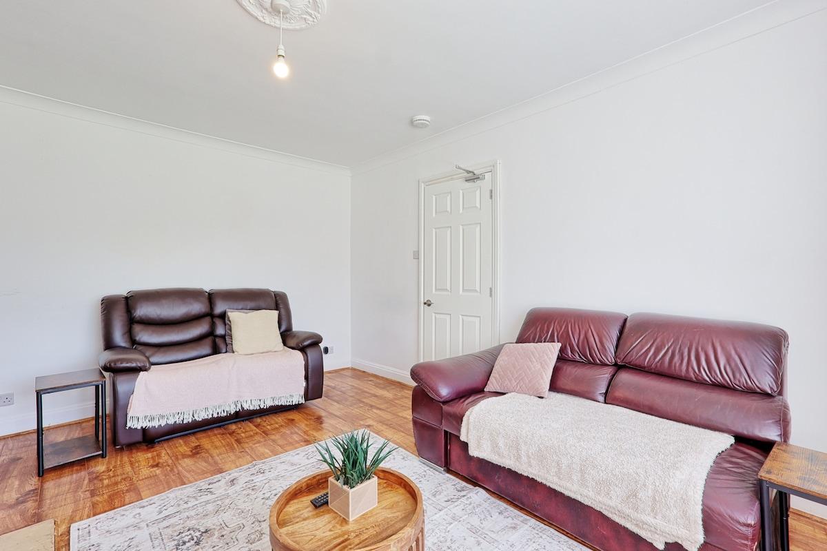 Bright & Spacious 2BR Retreat in Tilbury4