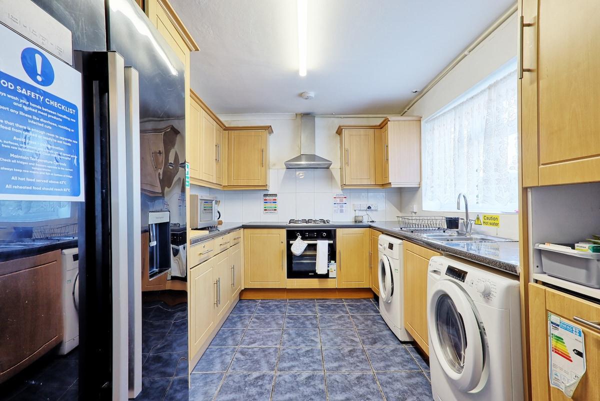 Bright & Spacious 2BR Retreat in Tilbury6