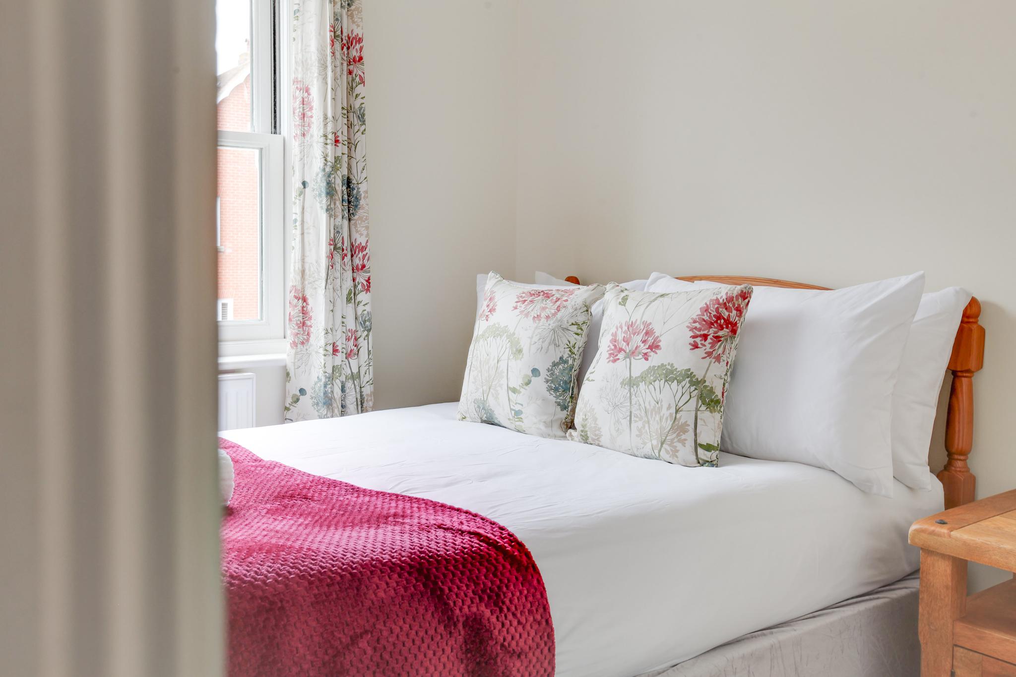 Pet‑Friendly 3 Bed Home w Garden & Parking4