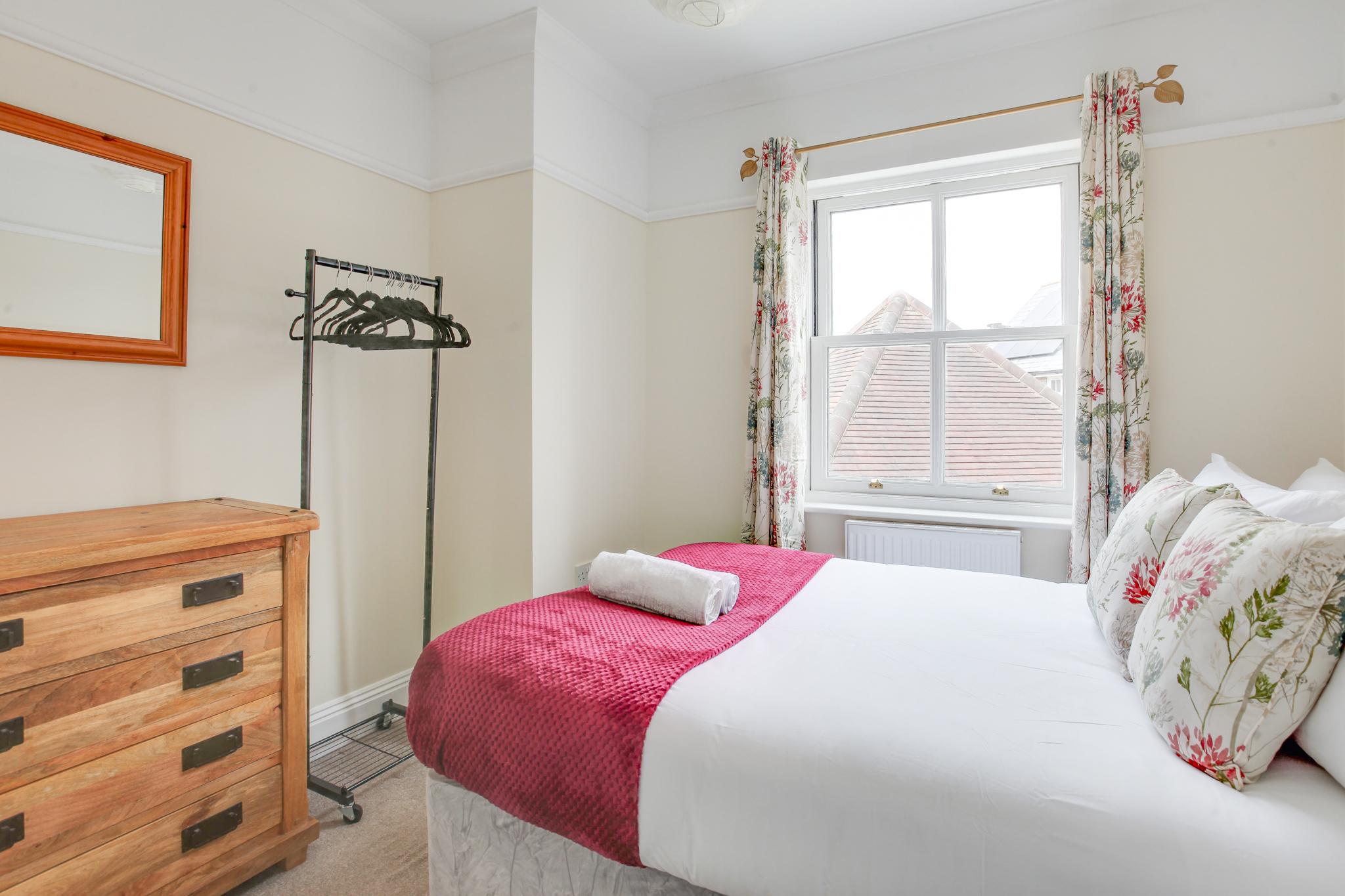 Pet‑Friendly 3 Bed Home w Garden & Parking5