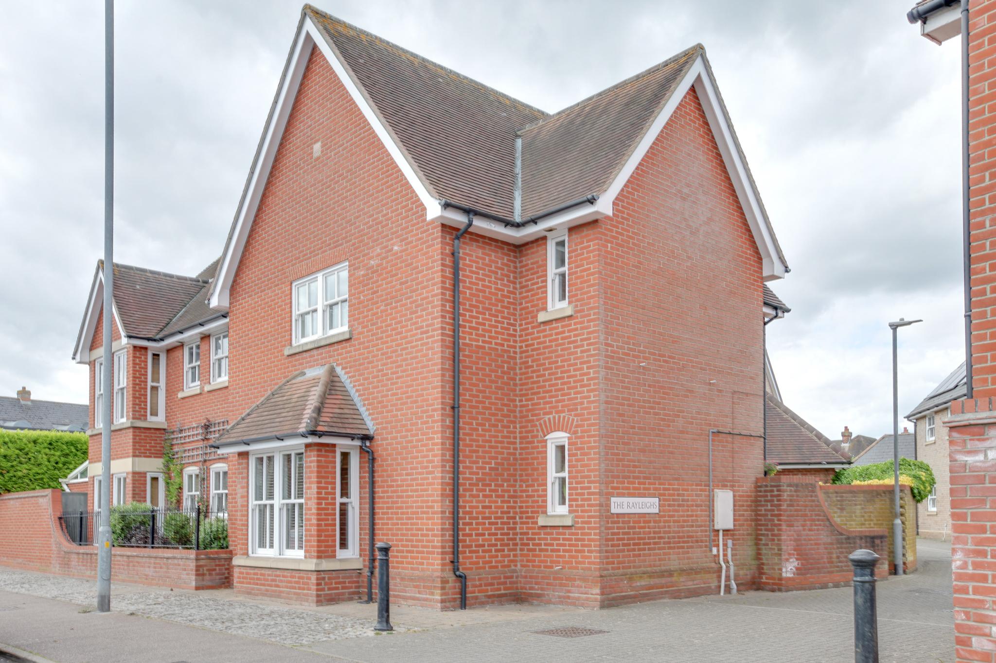 Pet‑Friendly 3 Bed Home w Garden & Parking