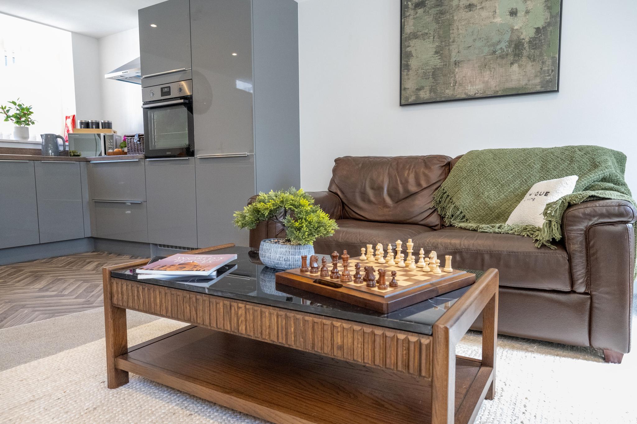 2-Bed Retreat- Gated Parking– Work, Recharge, Stay6
