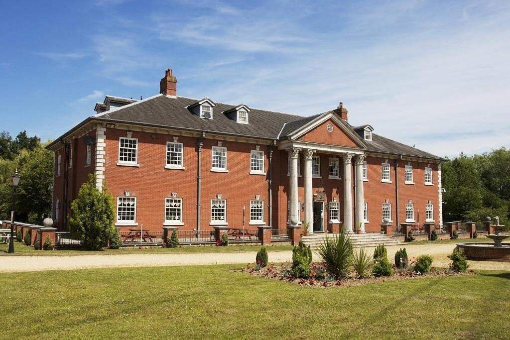 Elme Hall hotel/ FREE Parking/Contractors/KingRoom1