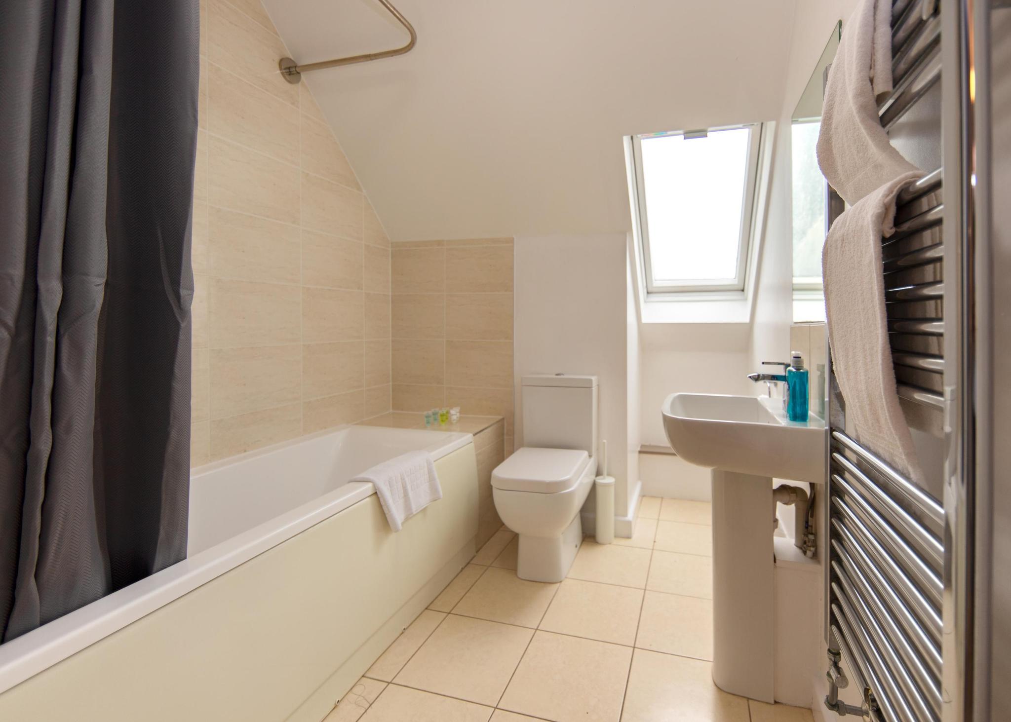 Modern Apartments in Southampton with Free Parking3