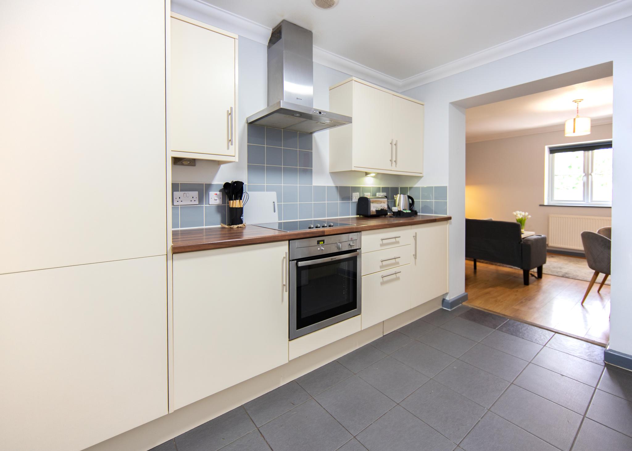 Modern Apartments in Southampton with Free Parking6