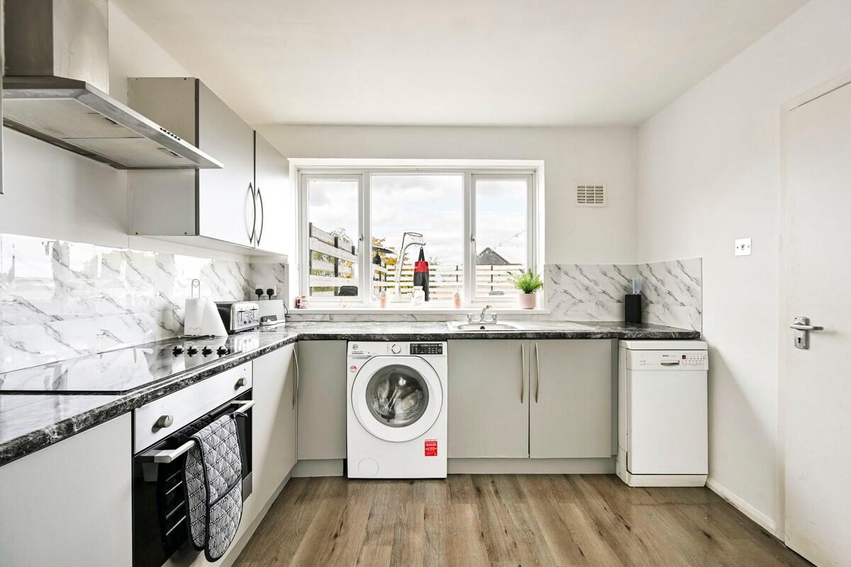 Stylish 3BR Retreat Near Epping High St I Parking6