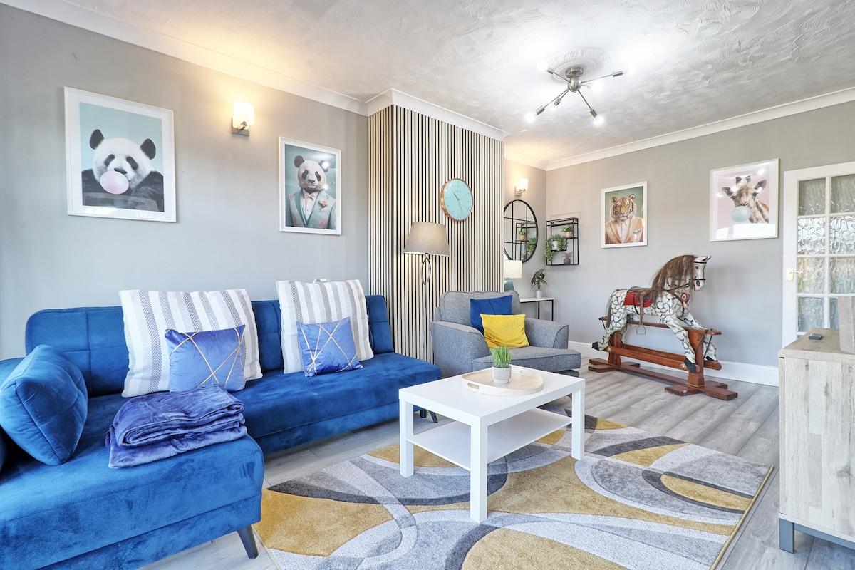 Modern 3BR Home Near Rayleigh High Street1