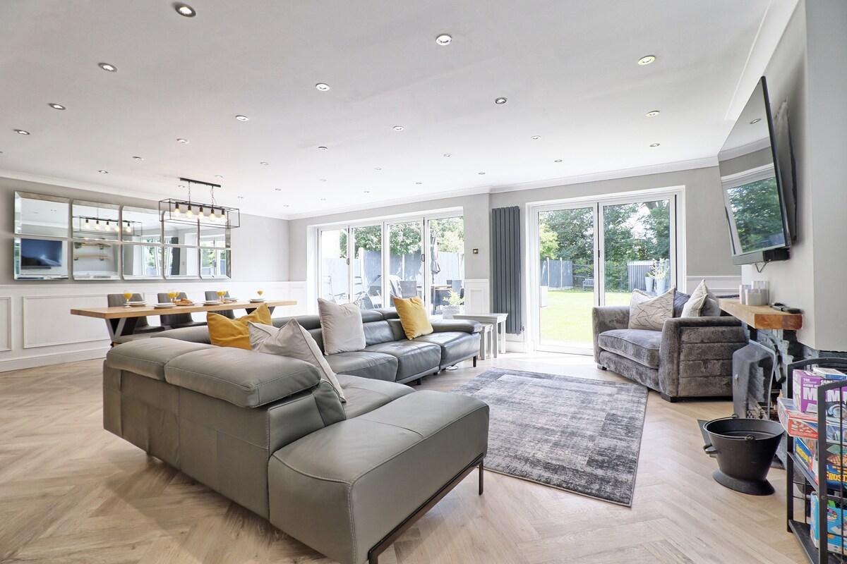 Spacious Luxury Home in Theydon Bois2