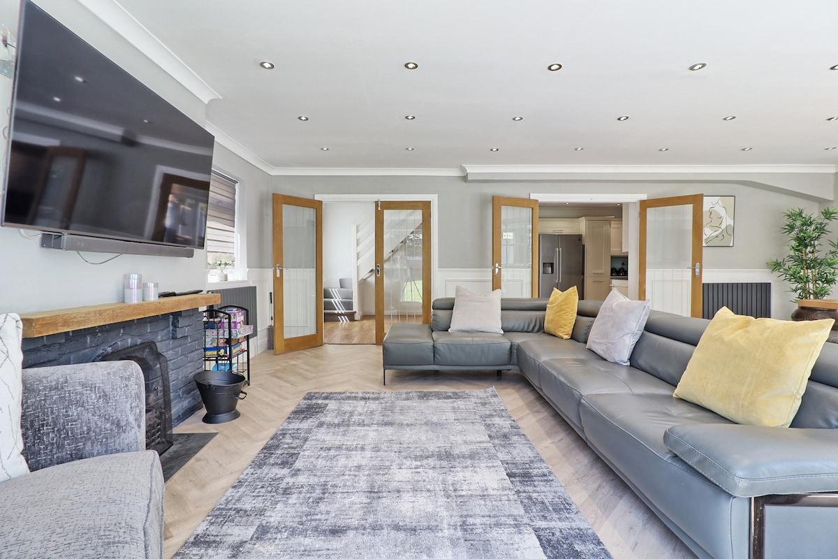 Spacious Luxury Home in Theydon Bois4