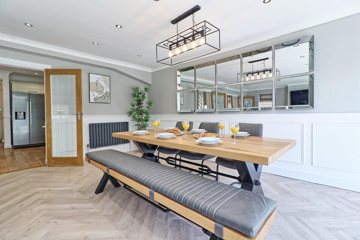 Spacious Luxury Home in Theydon Bois5