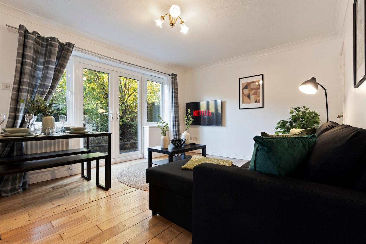 Applin House | 5BR Contractor Stay | Parking Wi-Fi1