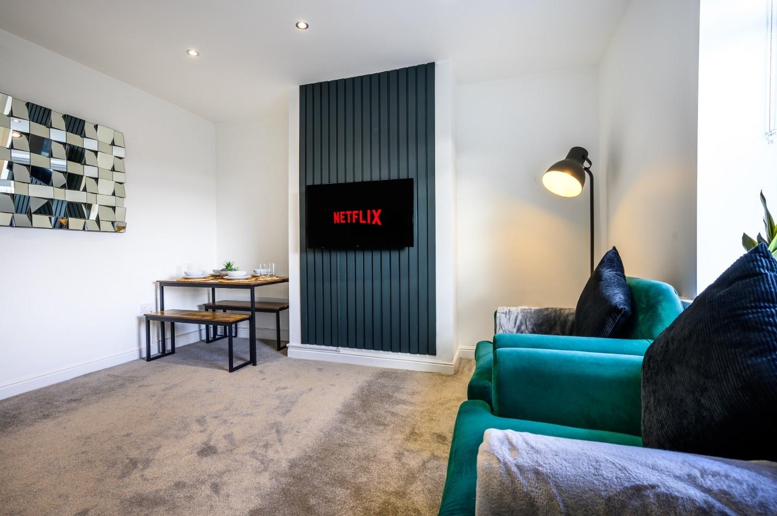 Modern 2-Bed Home | Free Parking | Batley3