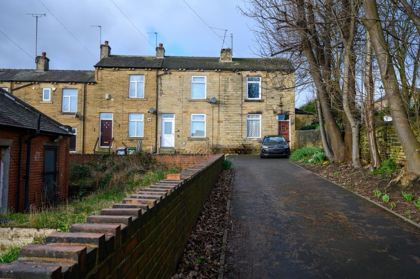 Modern 2-Bed Home | Free Parking | Batley1