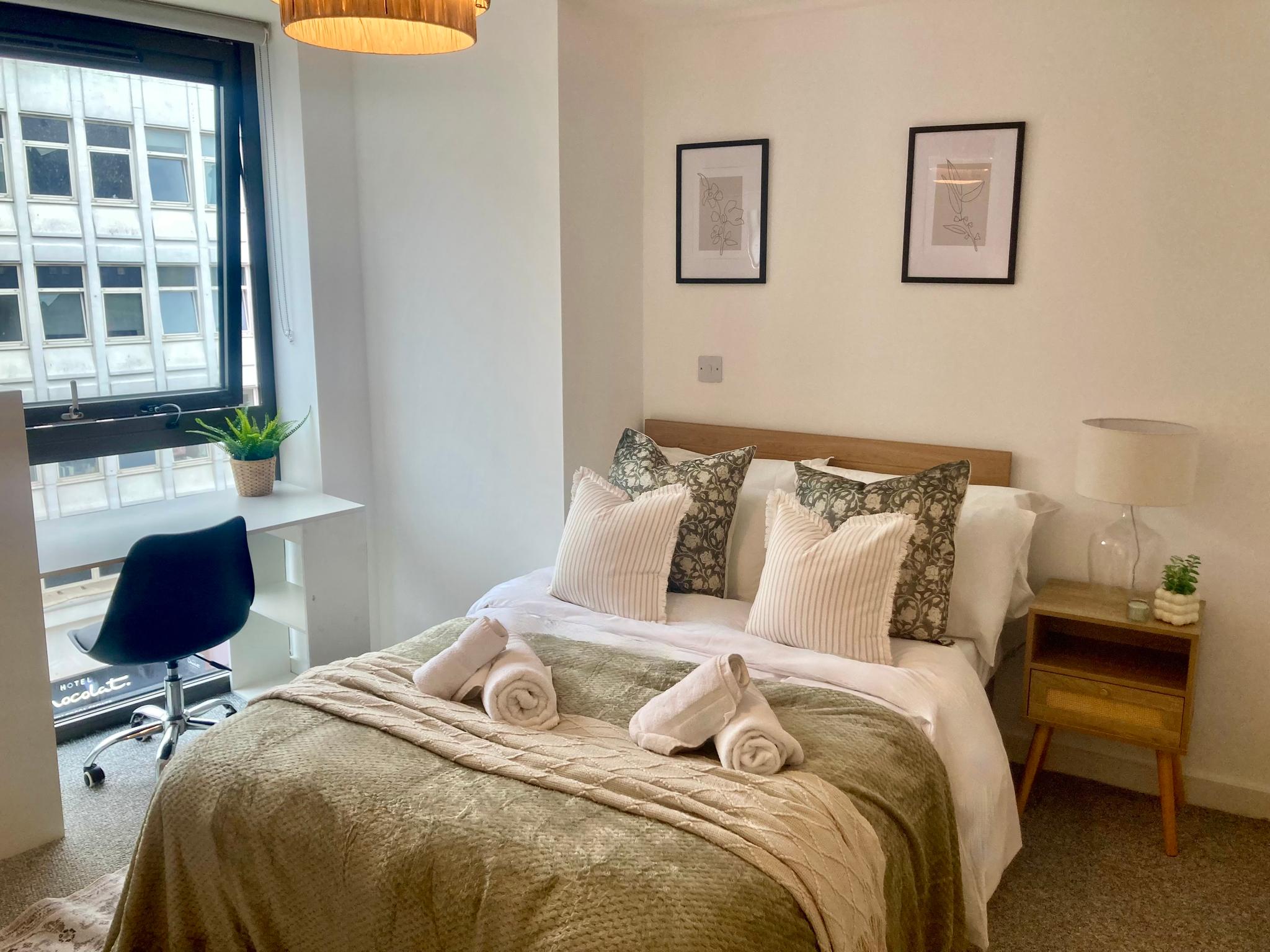 Fargate Central 302 | 3-Bed | Sheffield Centre