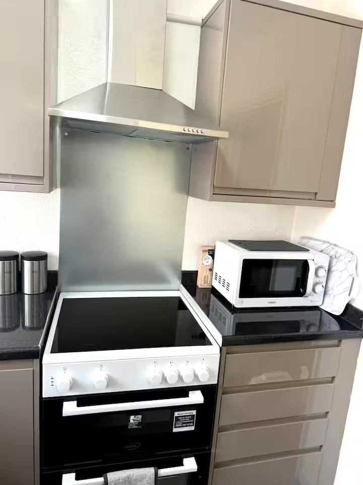 3 BR Flat By Comfy Nest Short Term Lets Hailsham2