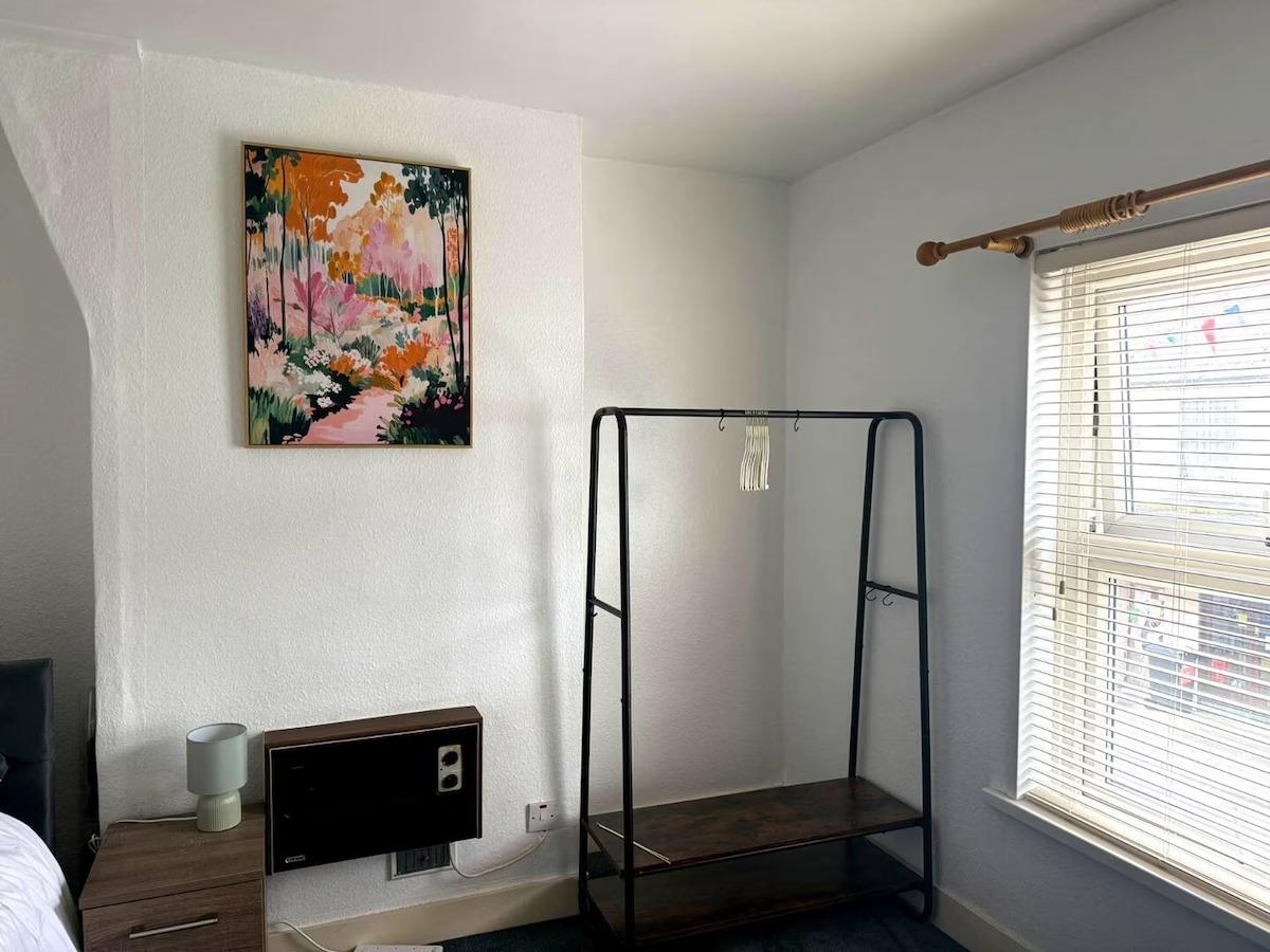3 BR Flat By Comfy Nest Short Term Lets Hailsham5