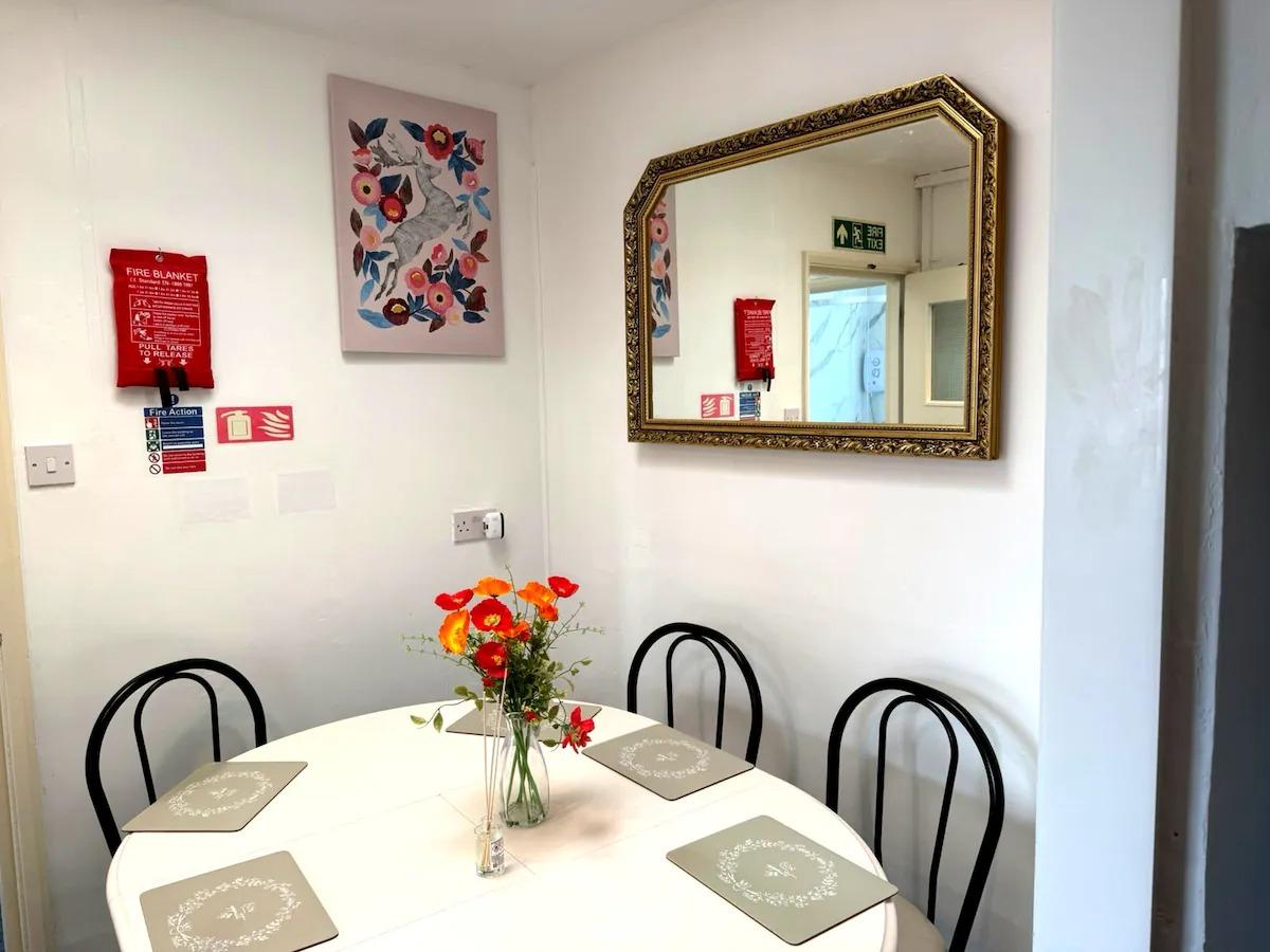 3 BR Flat By Comfy Nest Short Term Lets Hailsham6