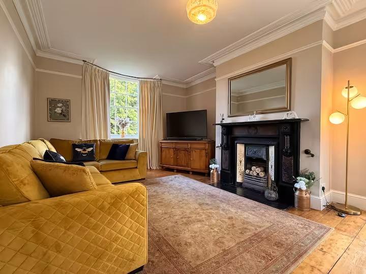 Comfy Nest Short Term Lets Wellingborough|Hot Tub4