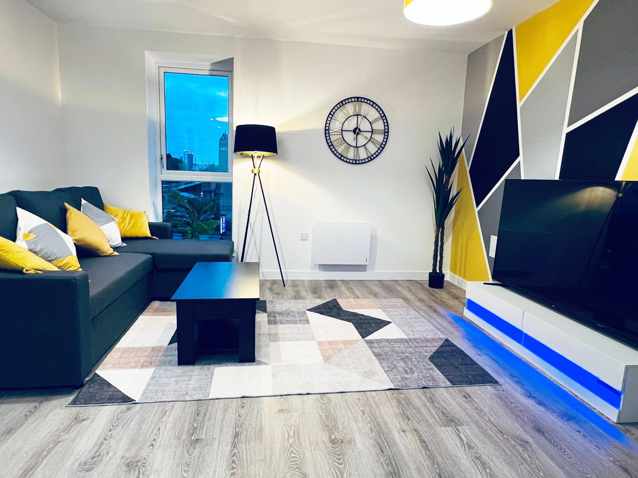 2BR Apt Near Birmingham City Centre | Sleeps 65
