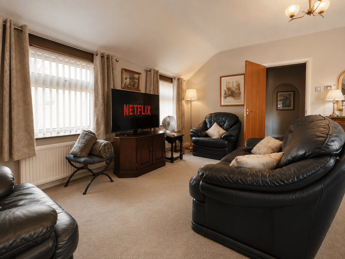 Spacious 3BR Near M1 | Parking, Peaceful, Sleeps 51