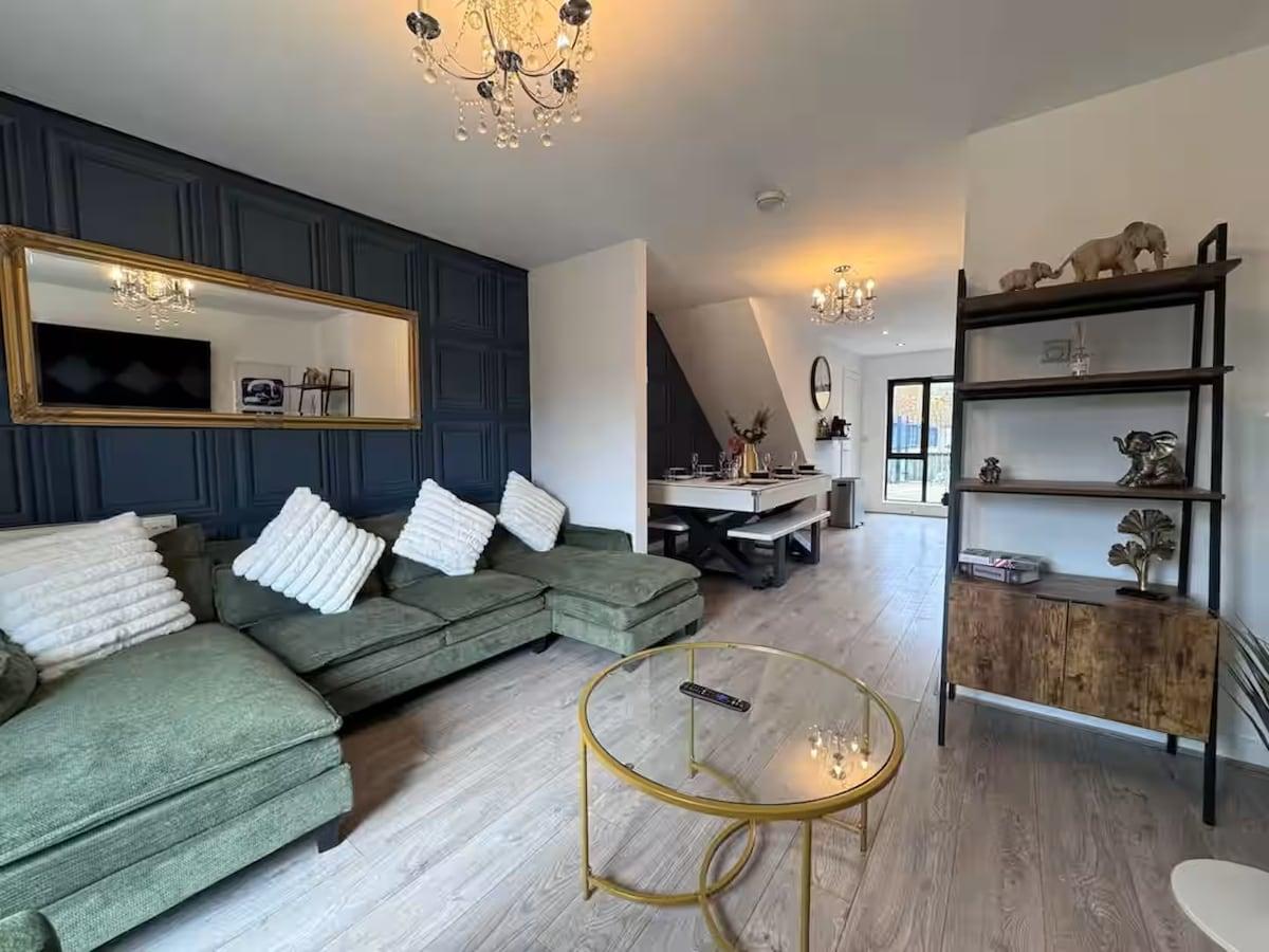 7 - Bed Home, secure parking, Salford Quays