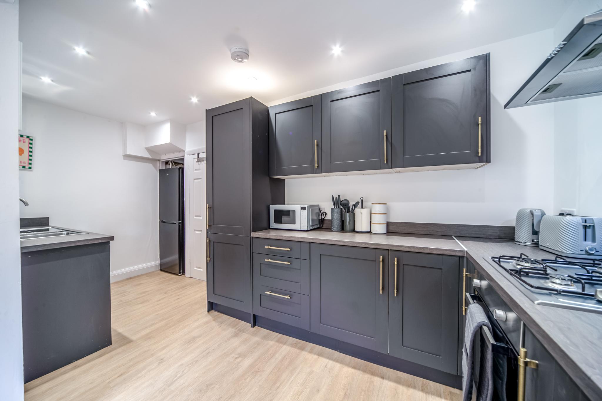 New 3BR House | Parking | Near CBS Arena | UHCW4