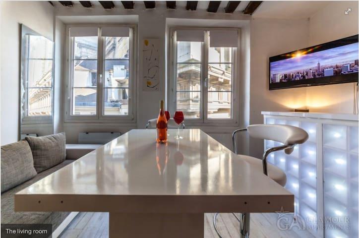 1ST CLASS near Louvre / Ultra-central near Louvre!1