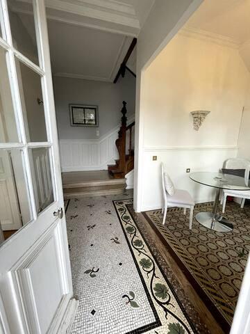 MANOR HOUSE, across station to Paris in under 1h !5