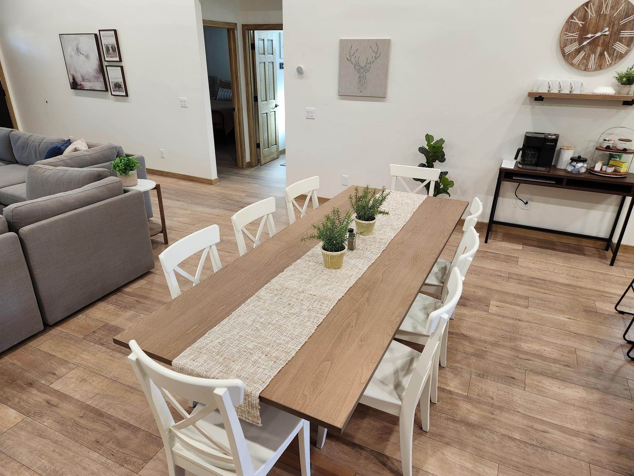 Cabin #3 Family Friendly, Basketball, Sleeps 166