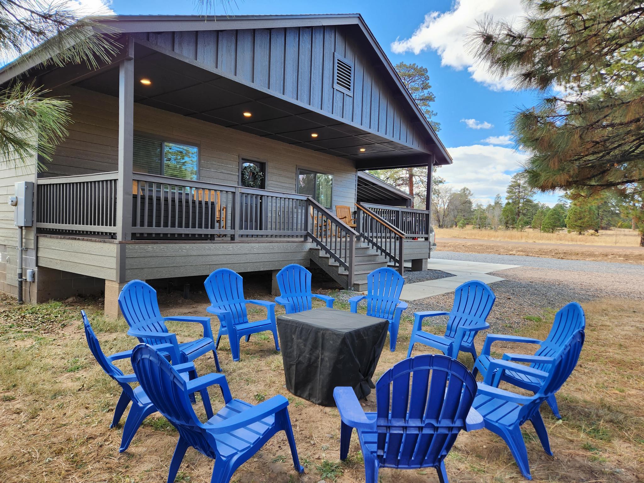 Cabin #3 Family Friendly, Basketball, Sleeps 162