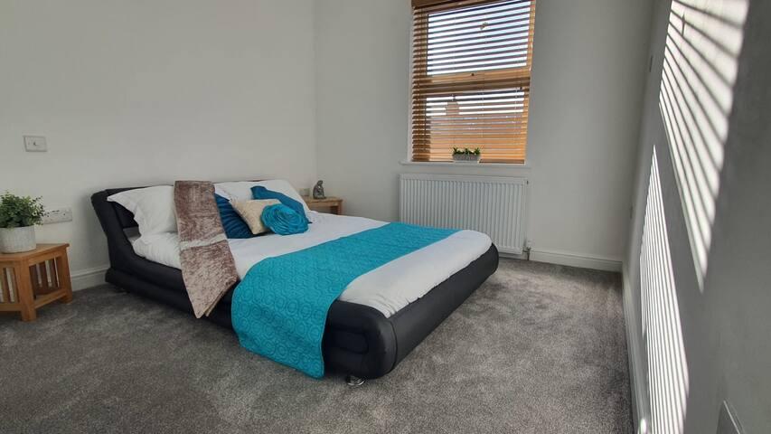 Amazing Room & Ensuite + Parking2