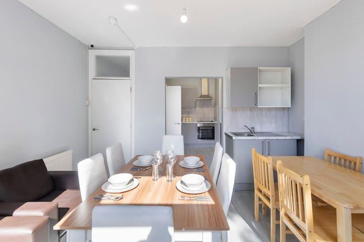 Large House next Central Romford Transport4