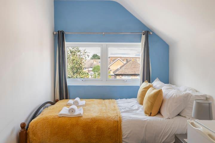 Large House next Central Romford Transport5