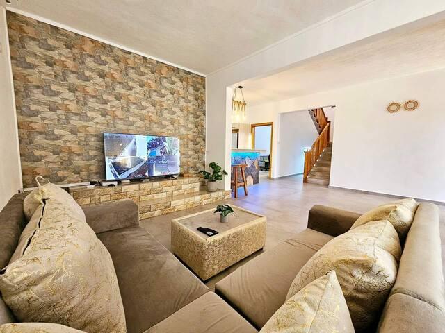 Spacious 4 Bed Villa - Grand Baie4