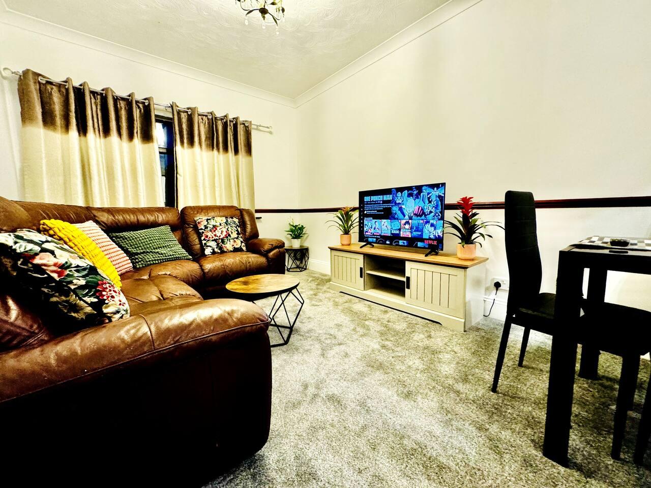 Sunny Beachside Apt with Free Parking2