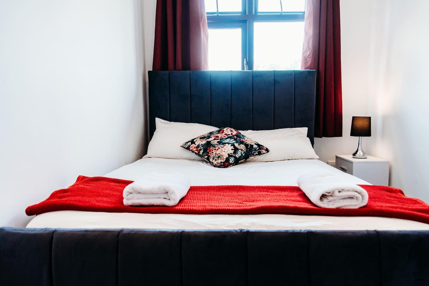 Sunny Beachside Apt with Free Parking5