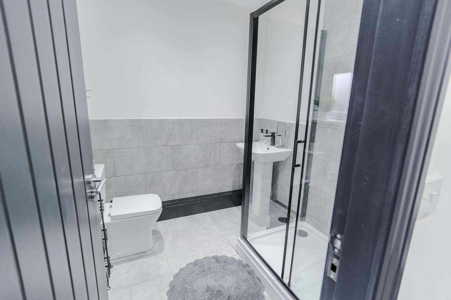 Charming & Cozy 2 BR flat, Free parking, Central4