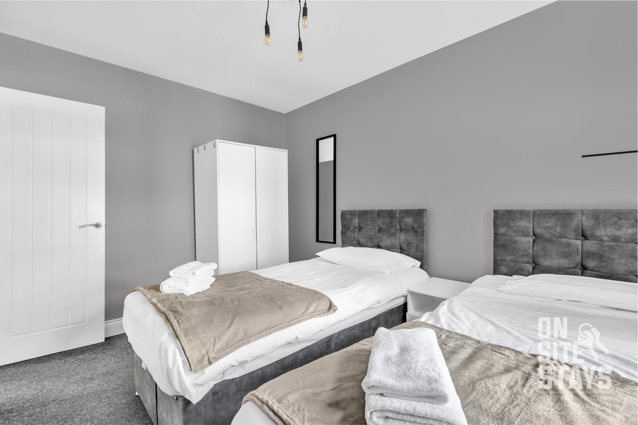 3 bedroom, 2 bathroom, driveway and Garden5