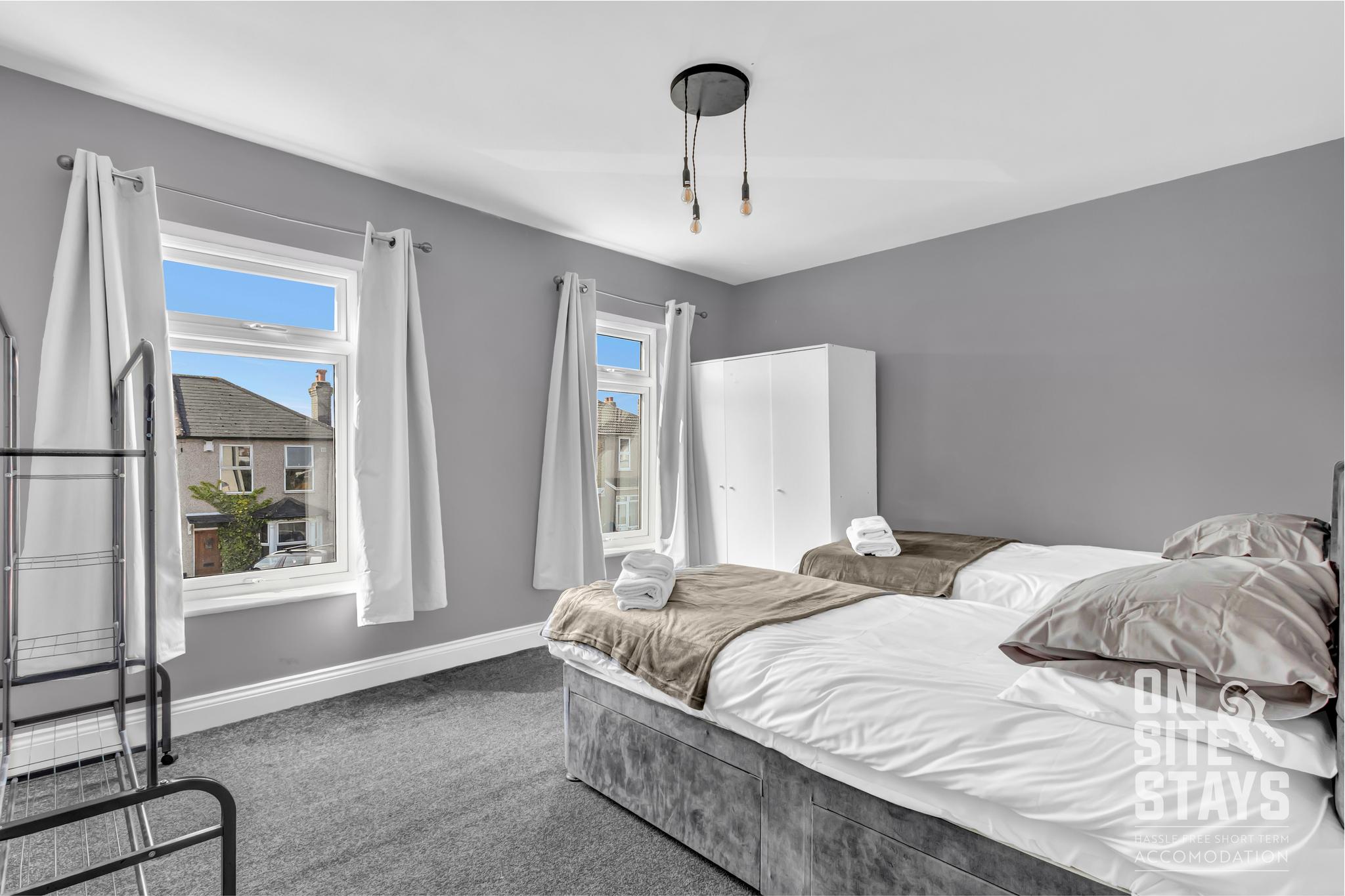 3 bedroom, 2 bathroom, driveway and Garden4