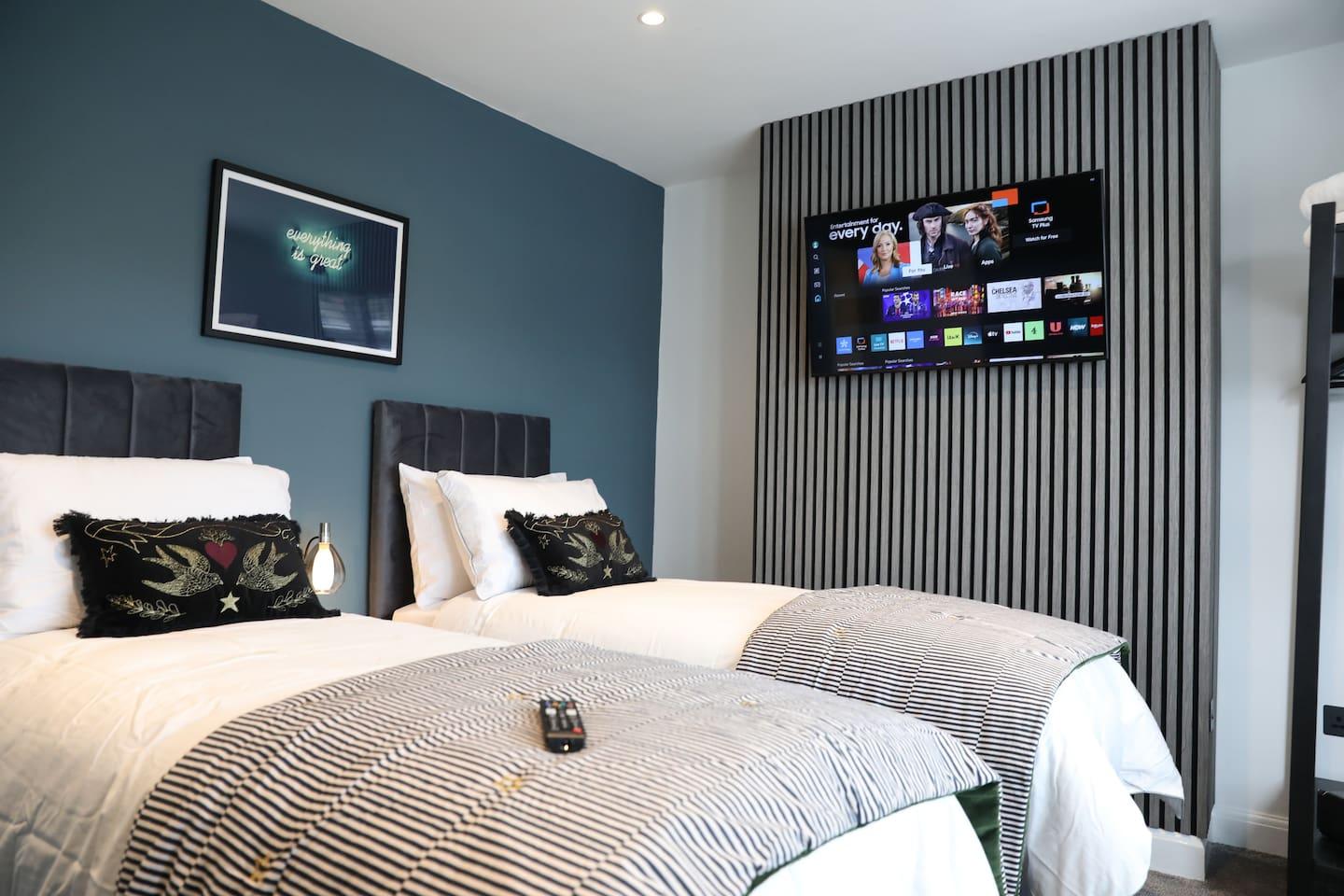 Cosy Home; New Refurbished Home and Double Parking2