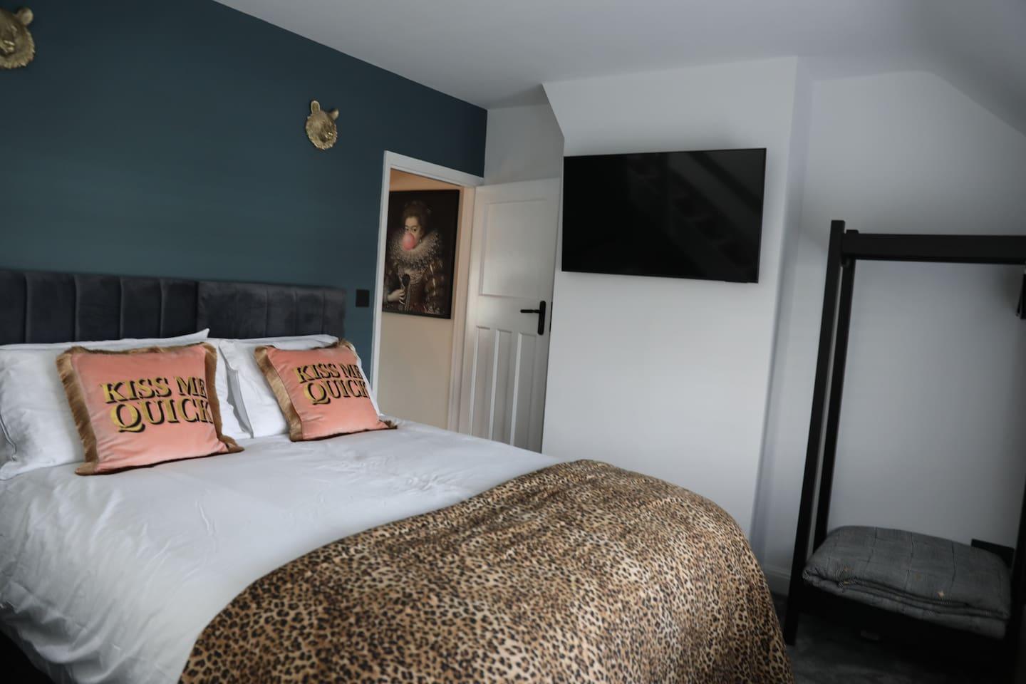 Cosy Home; New Refurbished Home and Double Parking4