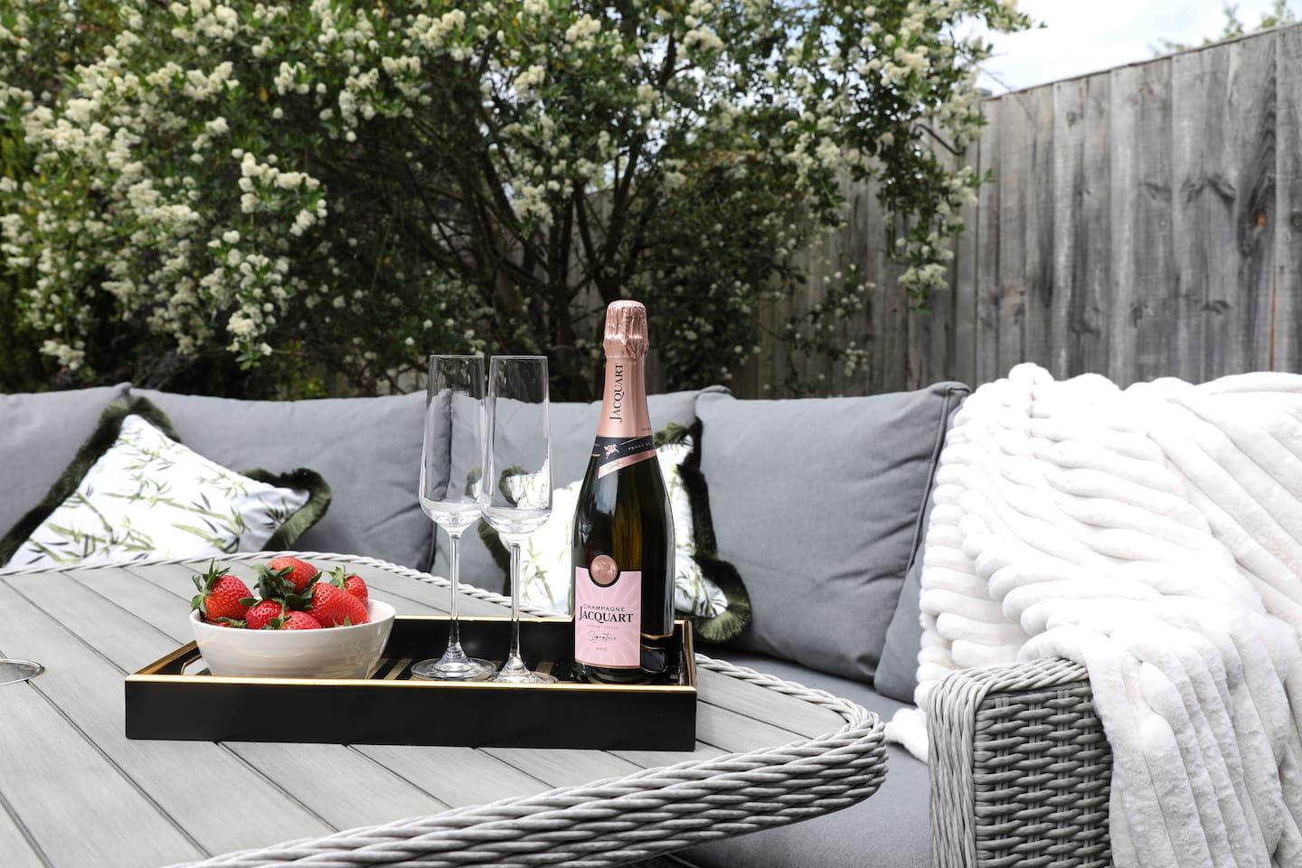 Cosy Home; New Refurbished Home and Double Parking6