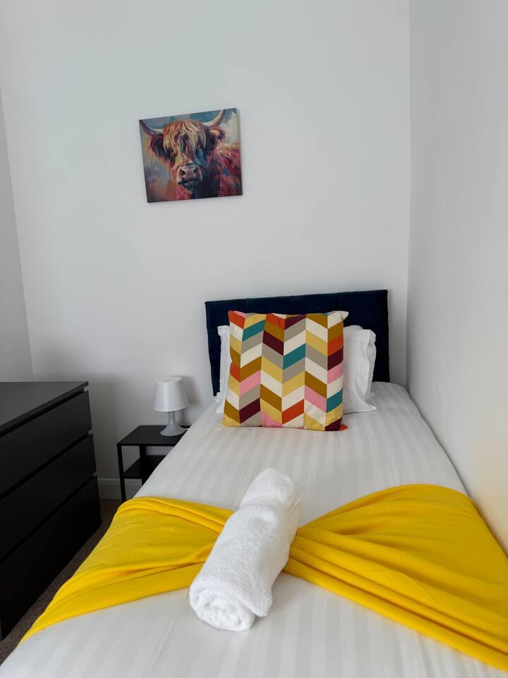 Spacious 4Bed - Next to Stadium5