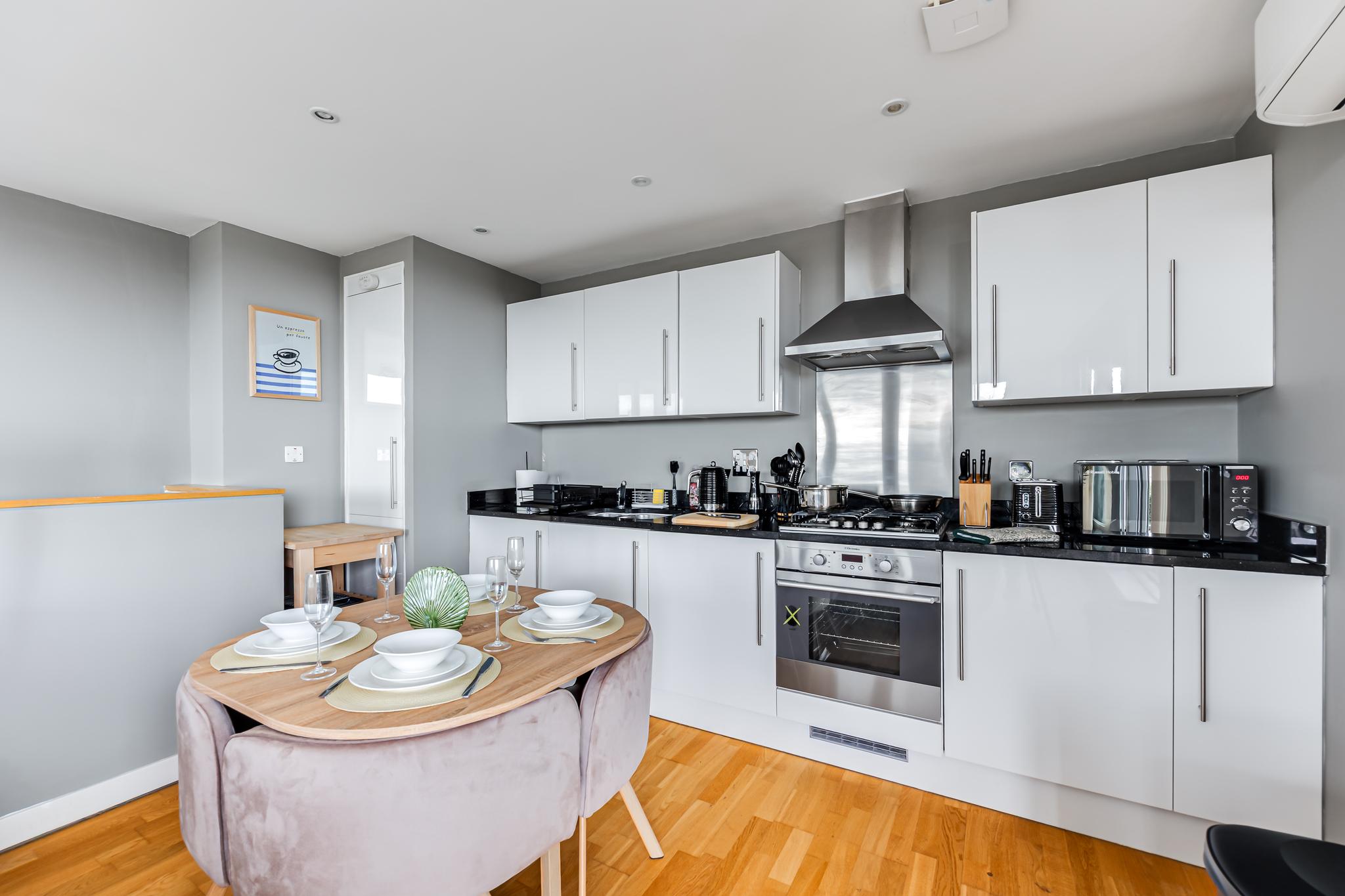 Central Lux Penthouse w/ Balcony, Terrace & Prking3